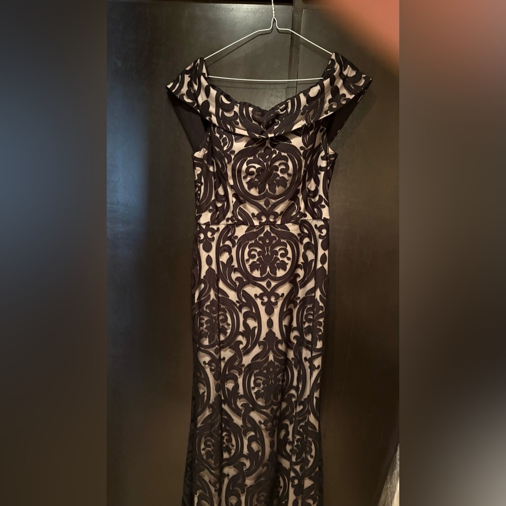 Elegant Black and Cream Patterned Dress